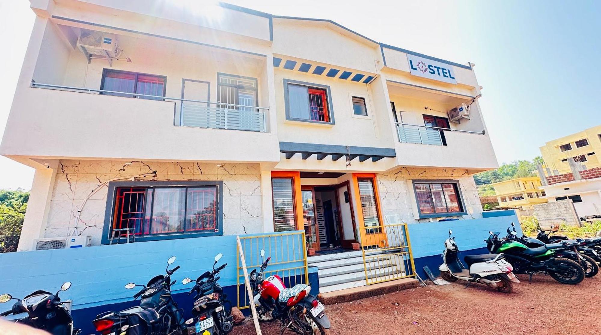 Lostel Gokarna Gokarna  Bagian luar foto